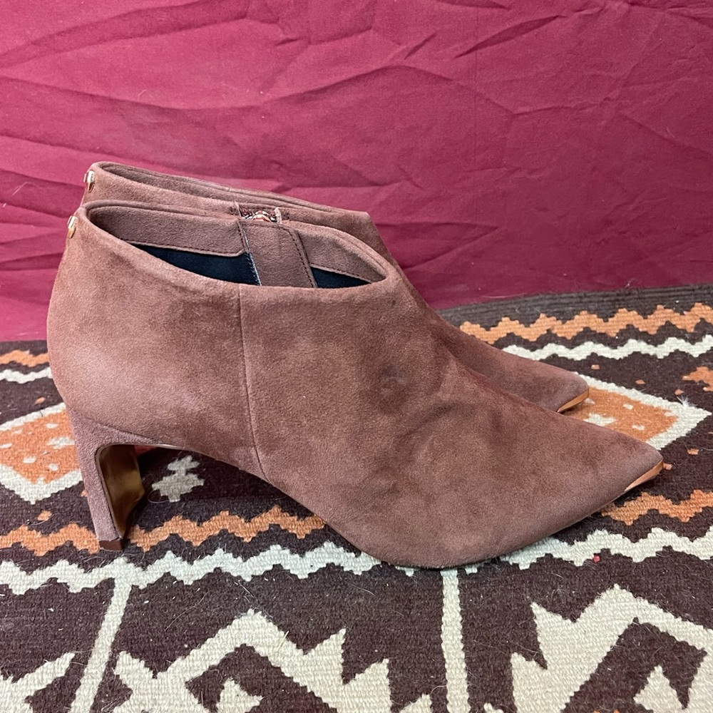 Ted Baker London Leiyla Suede Block Heel Ankle Booties size 37.5 (US 7)